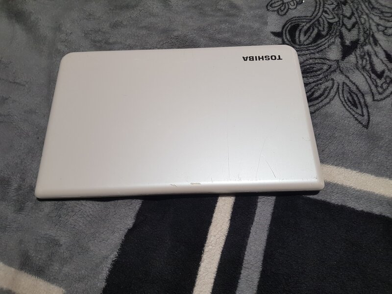 Laptoop Toshiba