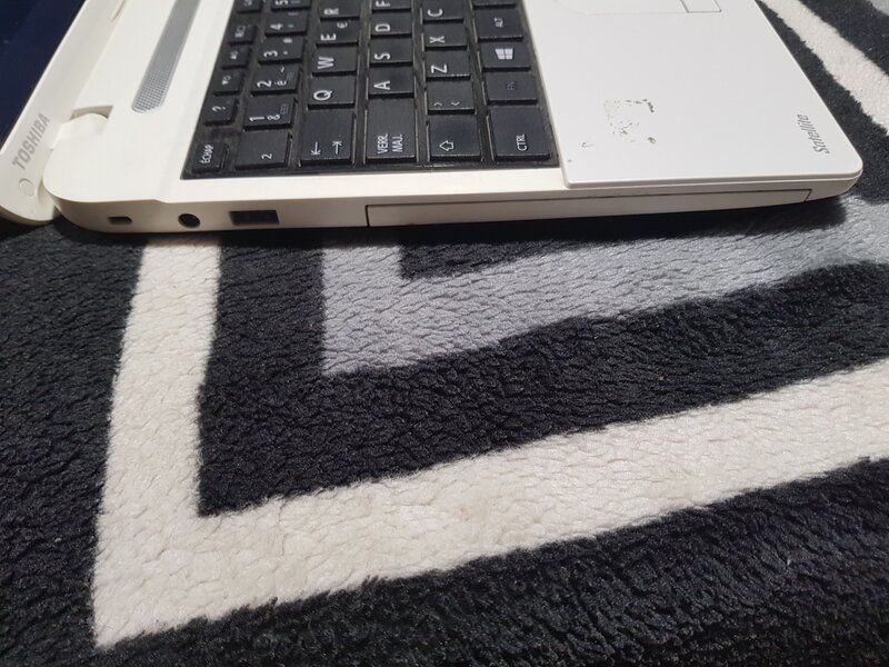 Laptoop Toshiba